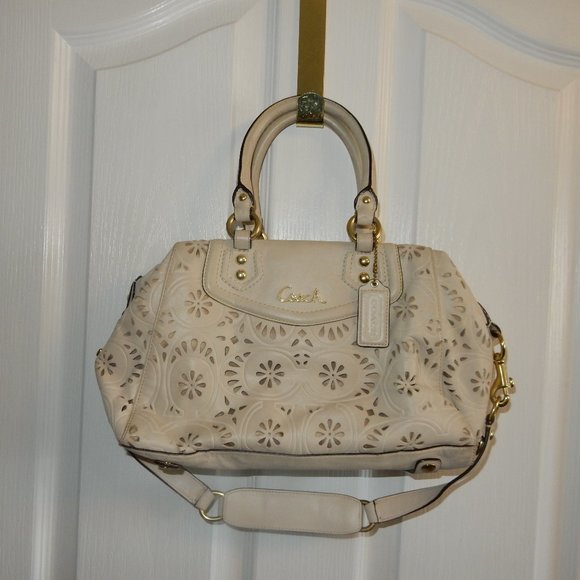 Coach eyelet purse - Picture 1 of 15